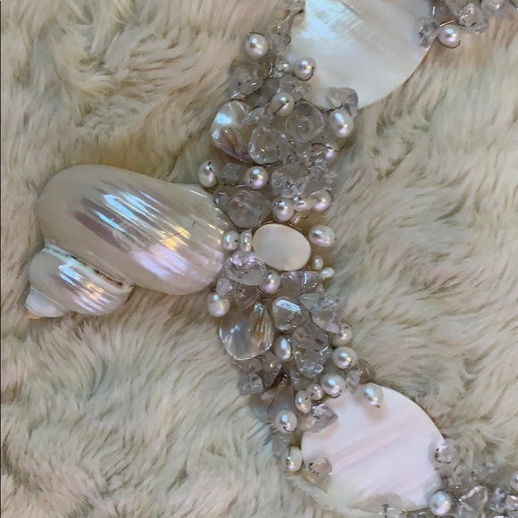 Beautiful snail necklace! White color. - Picture 3 of 3